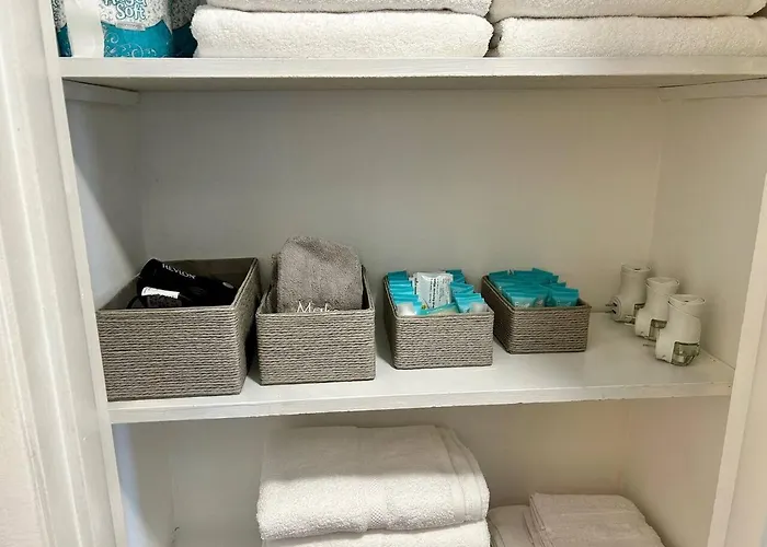 New Updated Half A Mile To Downtown * Libertyville