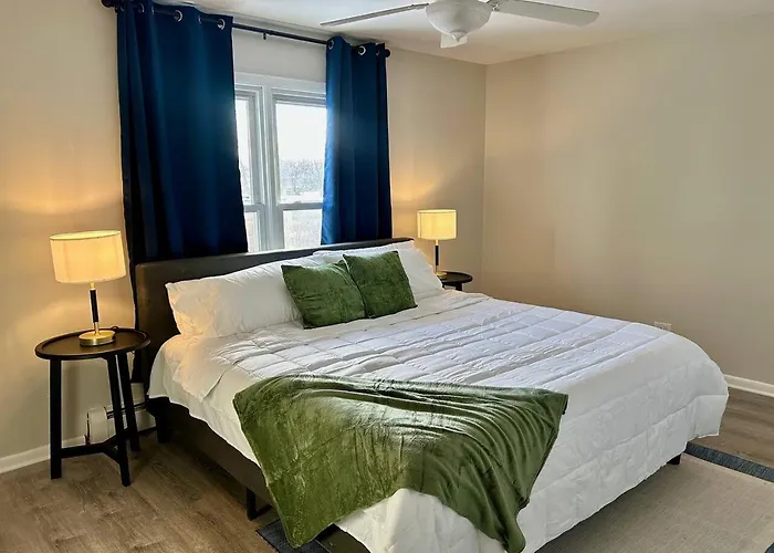 New Updated Half A Mile To Downtown *