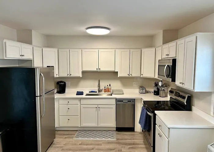 New Updated Half A Mile To Downtown * Libertyville