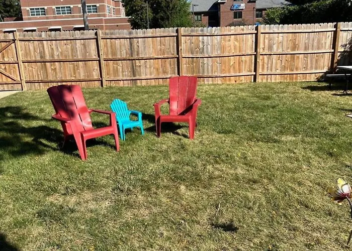 New Updated Half A Mile To Downtown Apartment *
